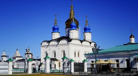 Где находится единственный в Сибири каменный кремль?