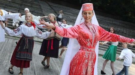 Как называется татарский народный праздник плуга?