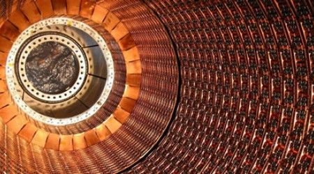 Обнаружение какой частицы физики считают одной из задач Большого адронного коллайдера?