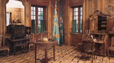 Как называется кабинет Петра Первого в Большом дворце в Петергофе?