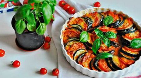 Как называется традиционное блюдо прованской кухни из овощей: перца, баклажанов и кабачков, которое чем-то напоминает венгерское лечо?