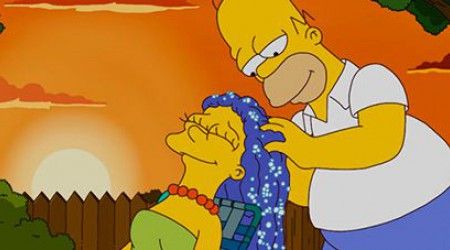 Назовите имя жены Гомера из мультсериала «Симпсоны».