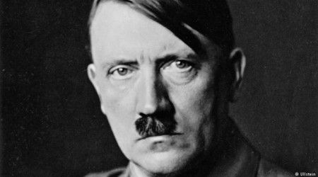 В каком году Гитлер стал рейхсканслером Германии?