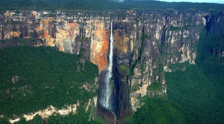 В честь кого был назван водопад Анхель?