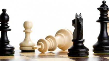 Сколько раз во время шахматной партии черные фигуры могут сделать рокировку?