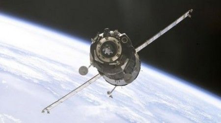 Какой советский космический корабль в 1975 году пристыковался к американскому "Аполлону"?