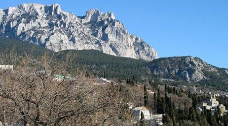 Как называется самая высокая гора в системе Крымских гор?
