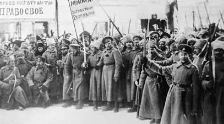В каком месяце 1917 года по старому стилю в России произошла буржуазно-демократическая революция?