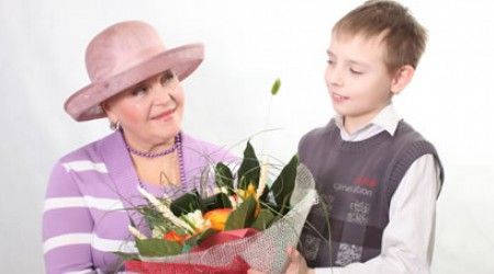 В первое воскресенье какого месяца во Франции отмечают День бабушек?