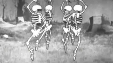 Музыка какого французского композитора лежит в основе «Танца скелетов» Уолта Диснея?
