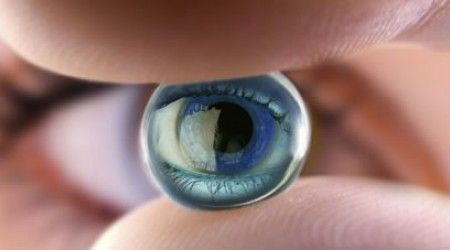 В каком веке стали носить первые контактные линзы?