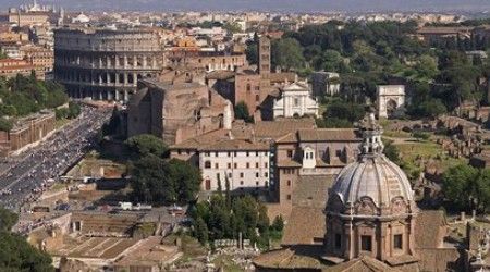 Какая из приведенных ниже достопримечательностей НЕ находится в Риме? 