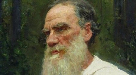 Чей портрет носил в медальоне Лев Николаевич Толстой?