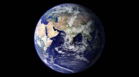 Сколько примерно процентов планеты Земля покрыто поверхностью мирового океана ?