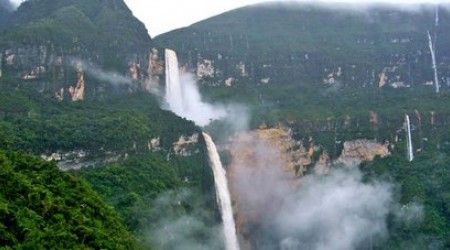 В какой стране находится водопад "Гокта"?