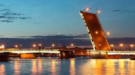 У какого из Санкт-Петербургских мостов при разведении поднимается только одно крыло (однокрылый разводной пролёт)?