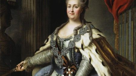 В связи с наступлением какого события Екатерина II устроила "бриллиантовую" масленицу, раздарив приближённым за вечер 150 бриллиантов?