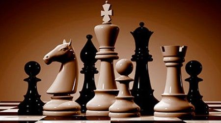 Какая шахматная фигура, согласно правилам, ходит только по диагонали?