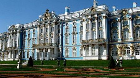 Какой архитектор является наиболее ярким представителем елизаветинского барокко? Ему принадлежат проекты таких зданий, как Зимний дворец и Смольный собор в Санкт-Петербурге.