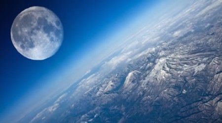 Какой химический элемент назван в честь Луны?