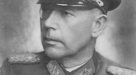 Какого немецкого генерала маршал И. С. Конев распорядился похоронить с воинскими почестями во время проведения Корсунь-Шевченковской операции?